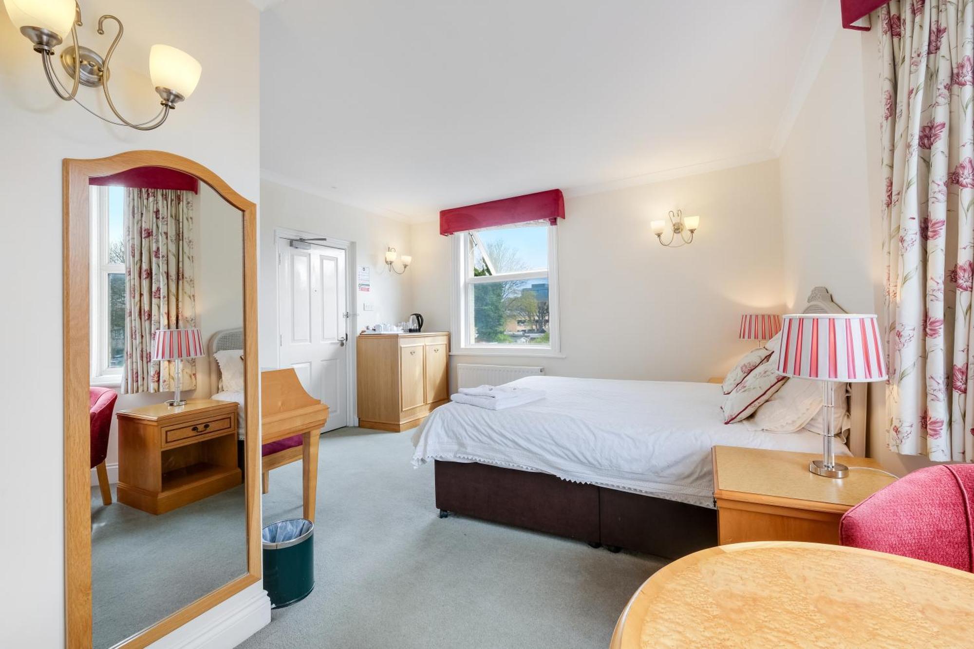 Charles House - Windsor Castle Hotel Ngoại thất bức ảnh