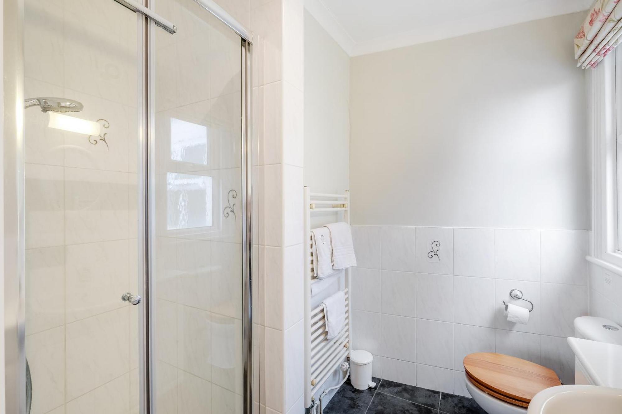 Charles House - Windsor Castle Hotel Ngoại thất bức ảnh