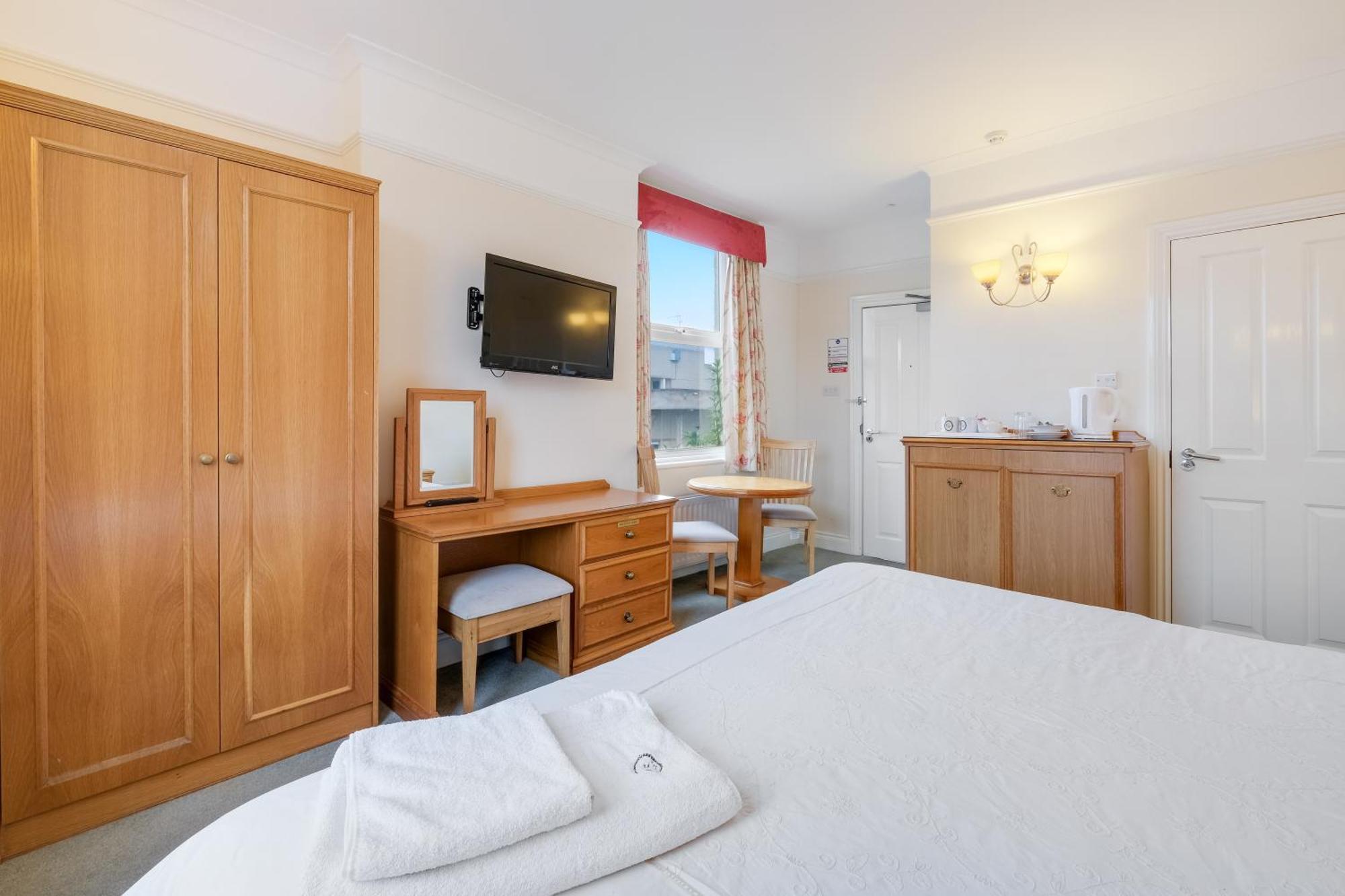 Charles House - Windsor Castle Hotel Ngoại thất bức ảnh