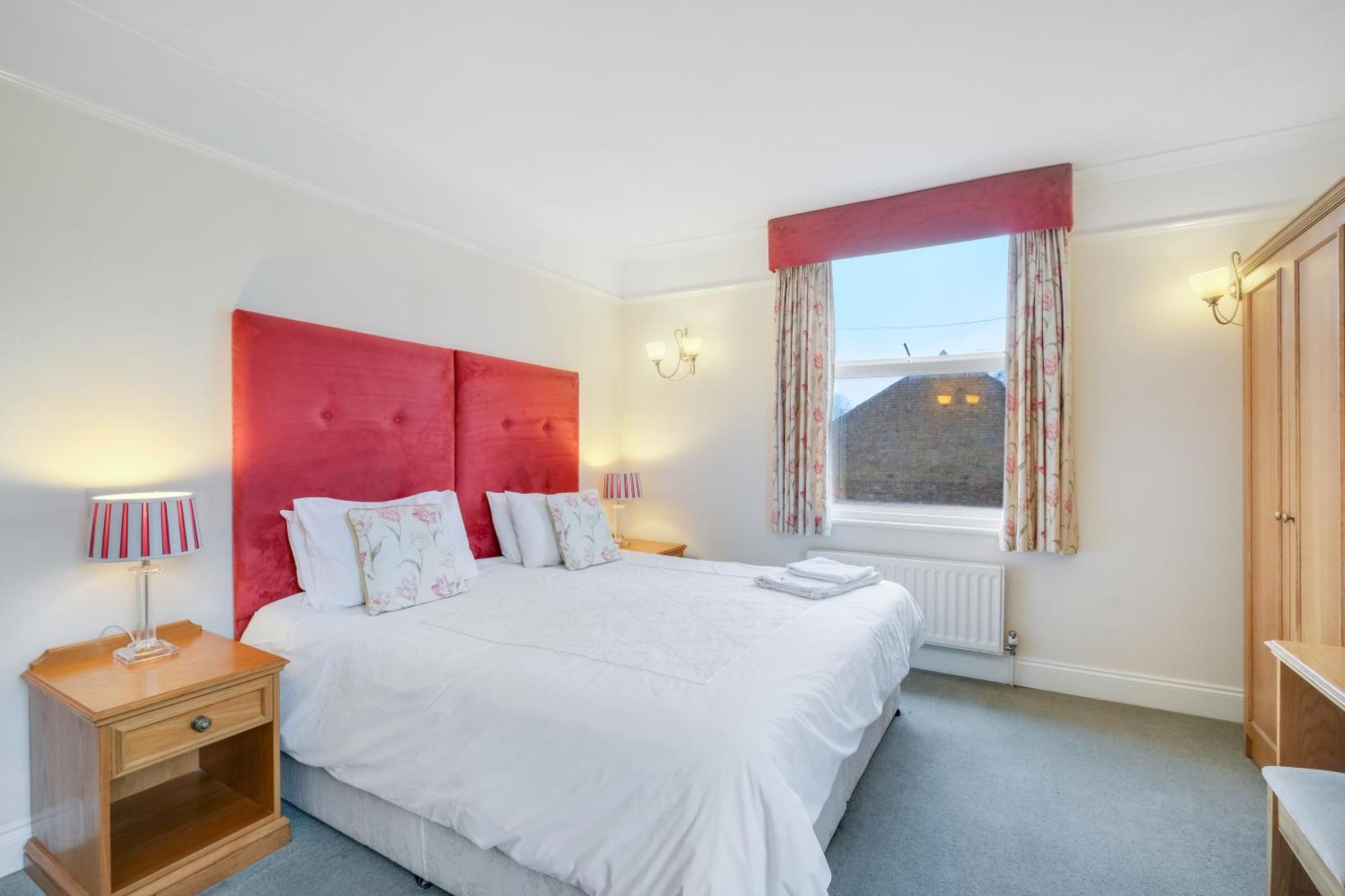 Charles House - Windsor Castle Hotel Ngoại thất bức ảnh